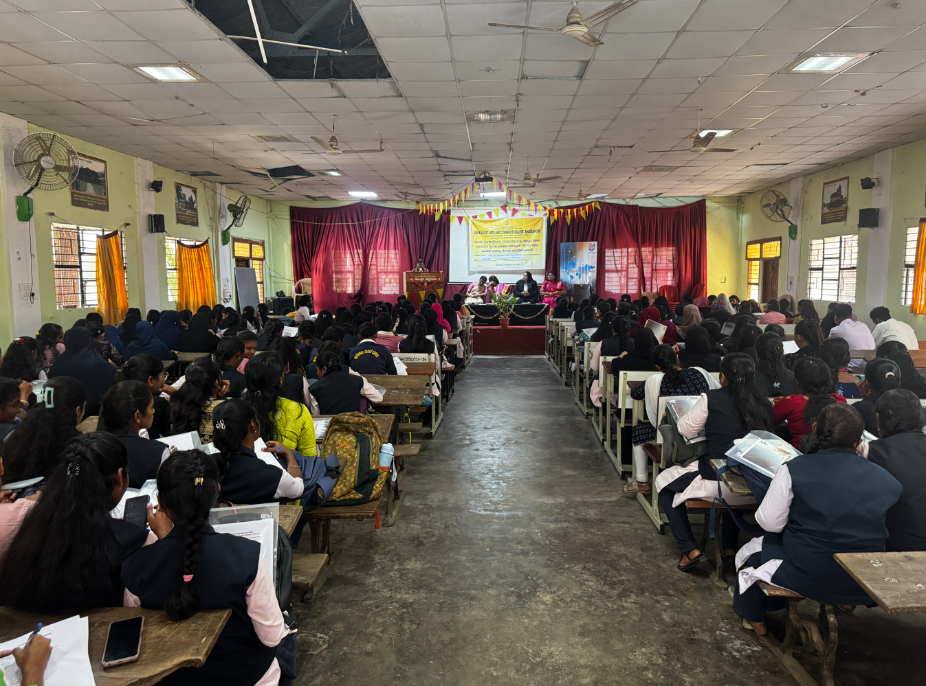 Large audience of students at the programme